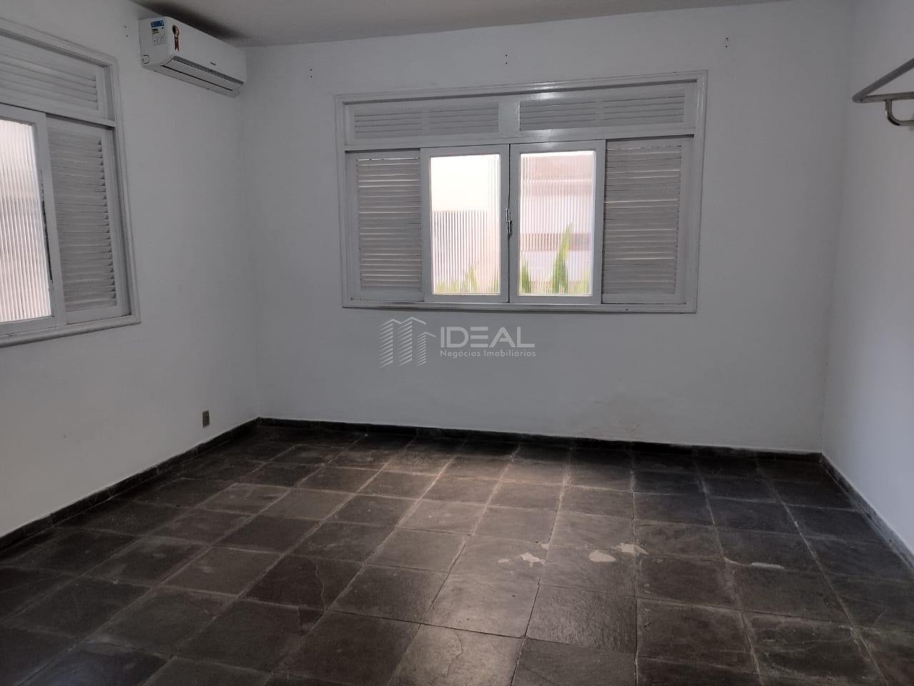 Casa para alugar com 4 quartos, 1 suíte, 5 vagas e 230m² no Centro, Campos dos Goytacazes (RJ) — foto 9 de 12