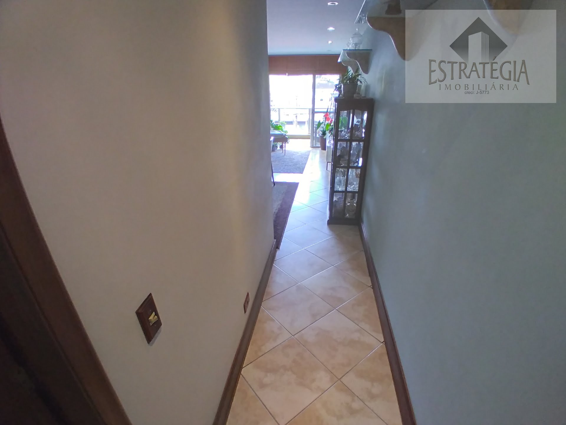 Apartamento à venda com 3 quartos, 1 suíte, 1 vaga e 95m² no Valparaíso, Petrópolis (RJ) — foto 2 de 15