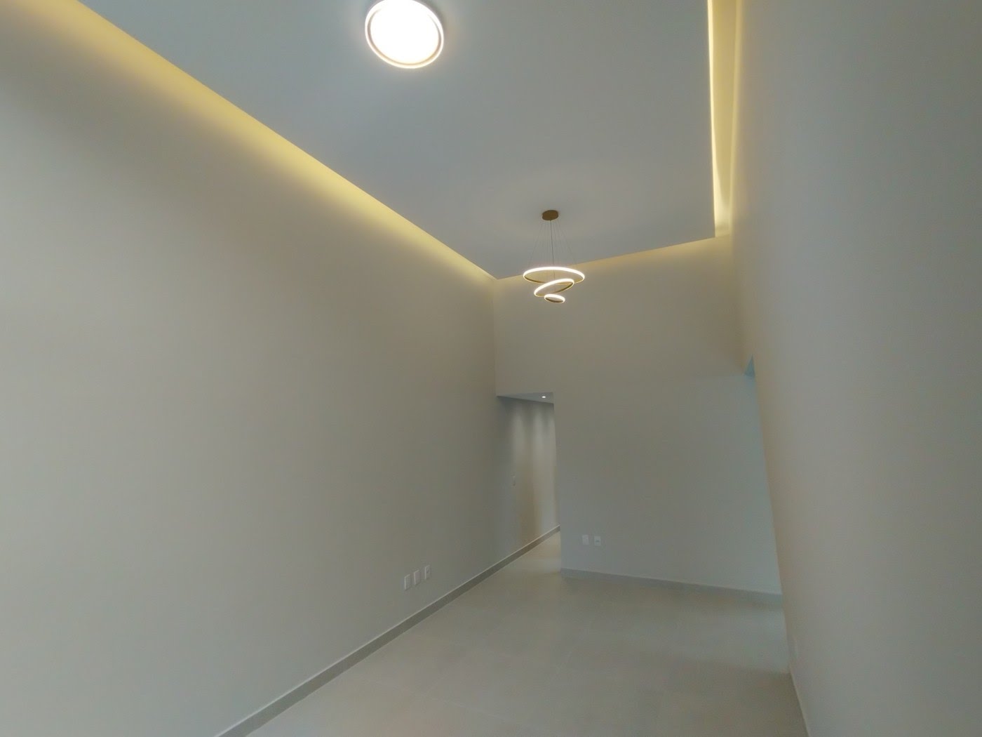 Casa à venda com 3 quartos, 1 suíte, 2 vagas e 180m² no Ouro Verde, Rio das Ostras (RJ) — foto 6 de 8