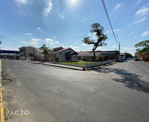 Casa em Cidade Alta -  Araranguá  COM ÓTIMO TERRENO MEDINDO 23,50 X 25,00 