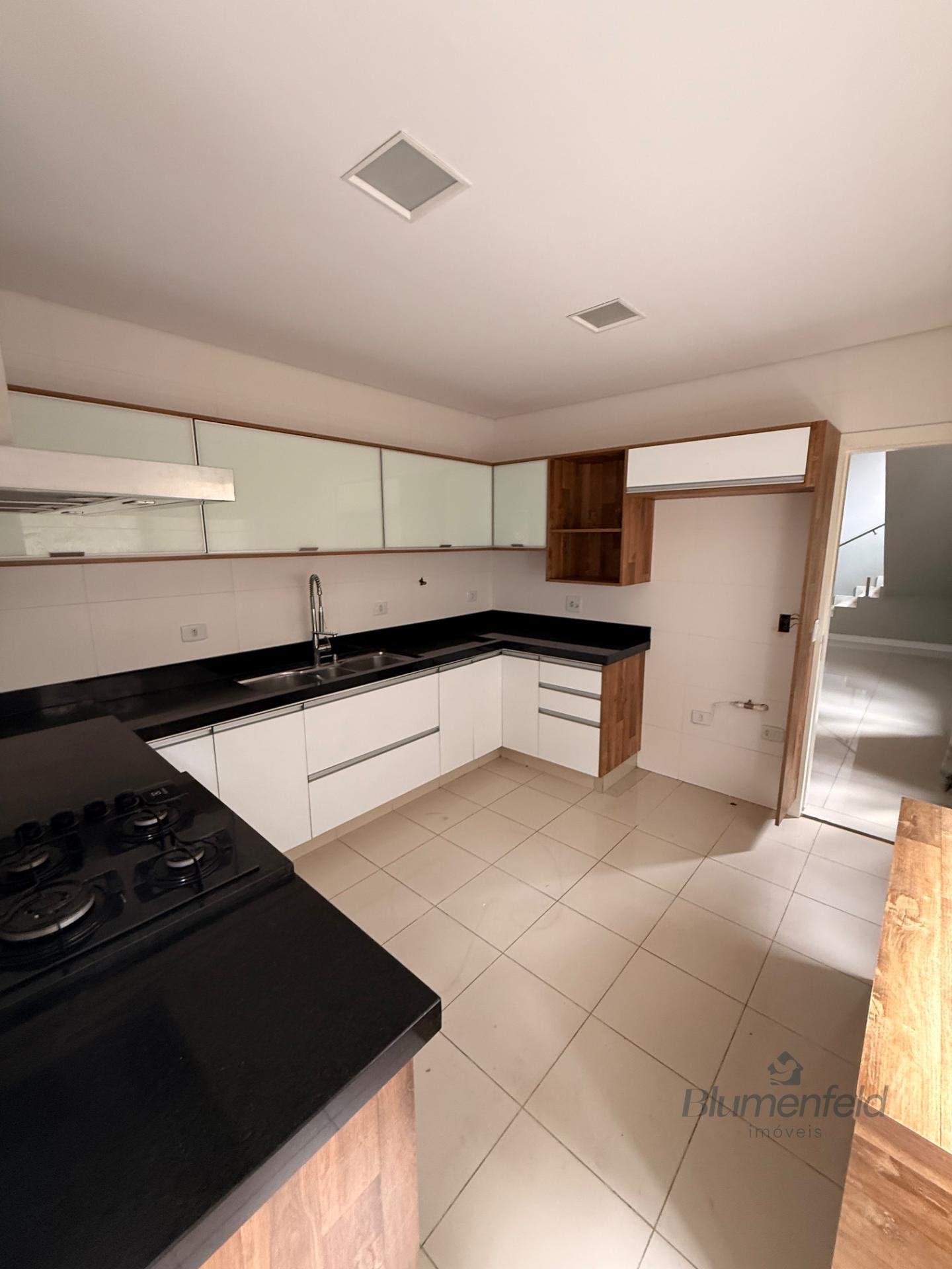 Casa à venda com 4 quartos, 4 suítes, 4 vagas e 300m² no Condomínio Arujazinho IV, Arujá (SP) — foto 17 de 30