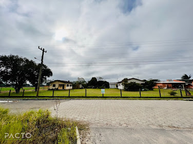 02 RESIDÊNCIAS EM TERRENO AMPLO NO BAIRRO SANGA DA AREIA 