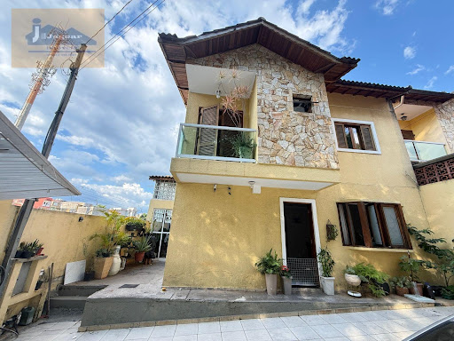Casa à Venda em Guarulhos: 3 Dorms, 1 Suíte, 232m²