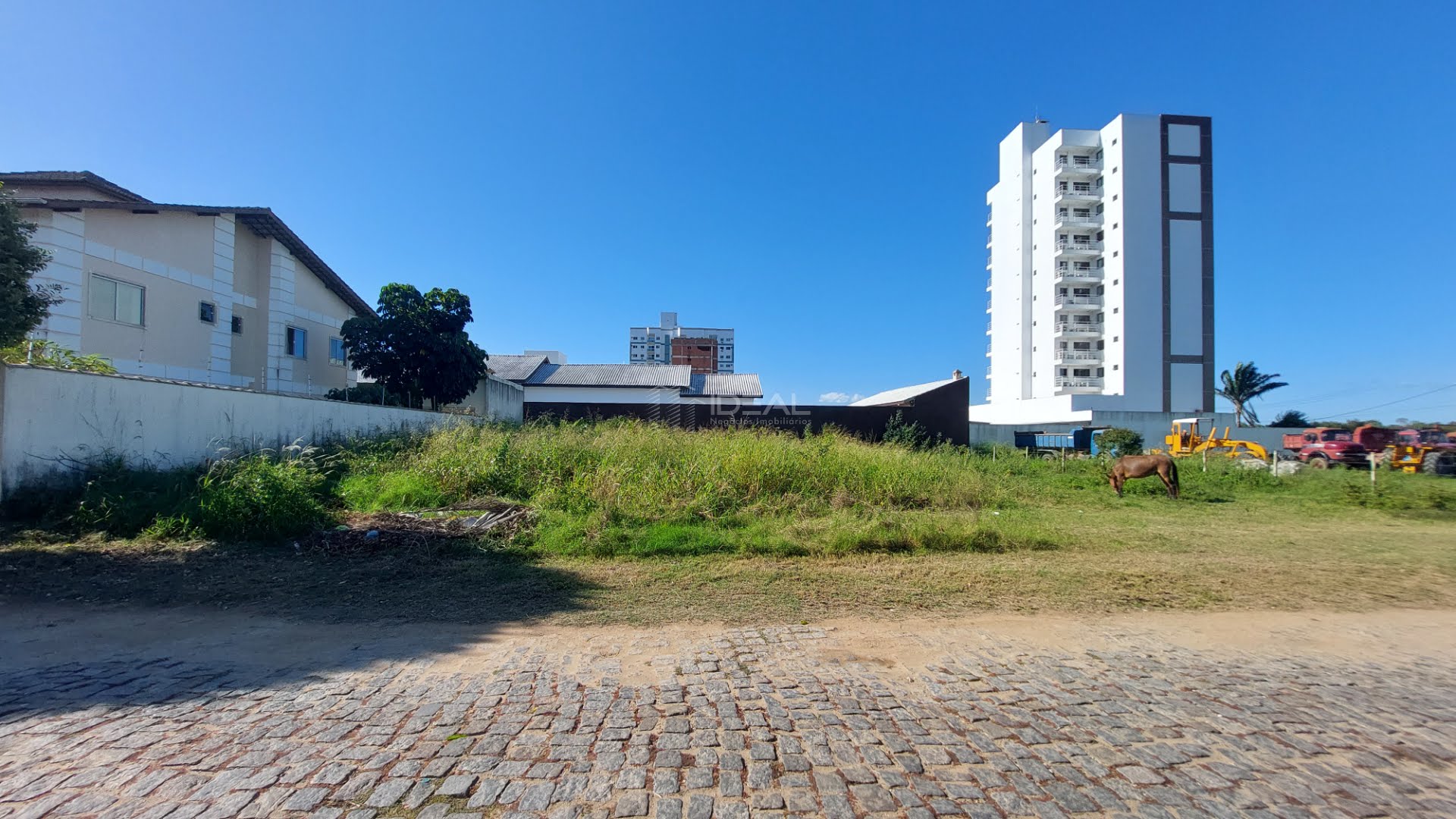 Vista da frente do terreno  na Rua Godofredo Pinto 