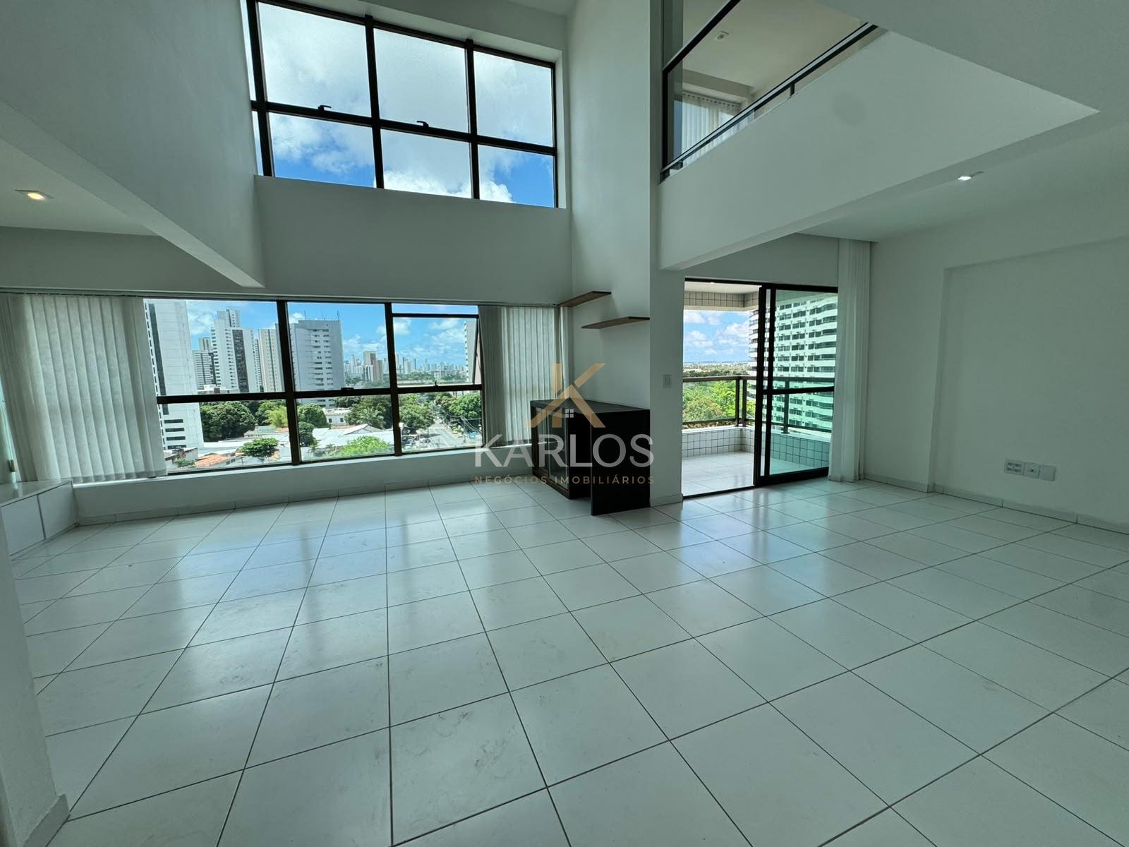 Apartamento à venda com 2 quartos, 1 banheiro, 2 vagas e 105m² no Casa Forte, Recife — foto principal
