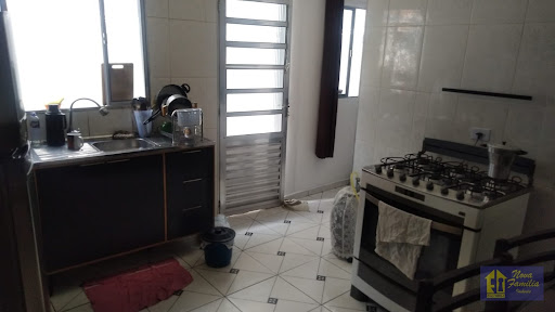 Casa em Jardim Cumbica - Guarulhos com 3 dormitórios e 1 banheiro por R$420 mil - Venda e Locação