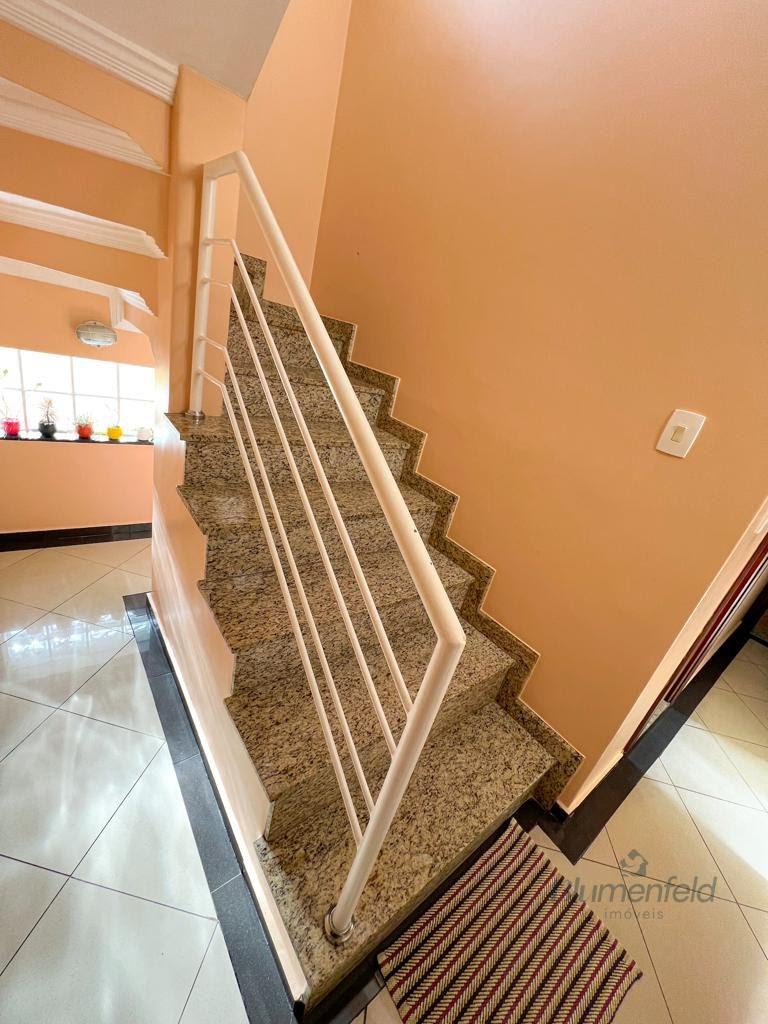 Casa à venda com 3 quartos, 3 suítes, 2 vagas e 315m² no Condomínio Arujazinho IV, Arujá (SP) — foto 9 de 26