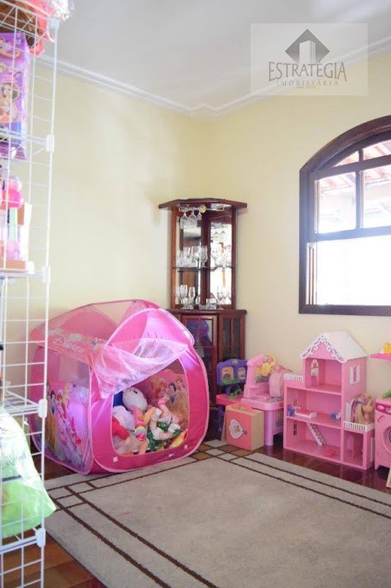 Casa à venda com 4 quartos, 3 suítes, 4 vagas e 110m² no Cascatinha, Petrópolis (RJ) — foto 12 de 25