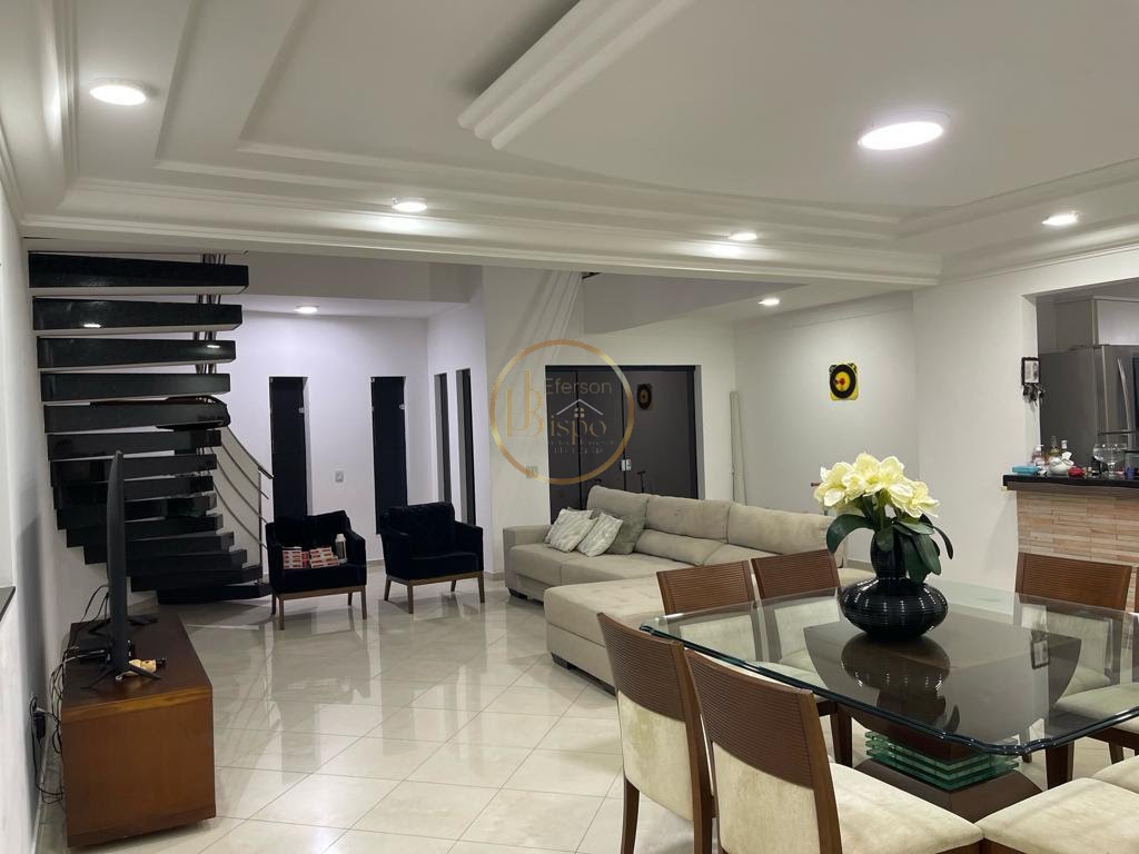 Casa à venda com 4 quartos, 3 banheiros, 4 vagas e 300m² no Outeiro D'gloria, Porto Seguro — foto principal