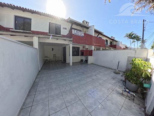Sobrado c/ terreno exclusivo em rua tranquila. Oportunidade!