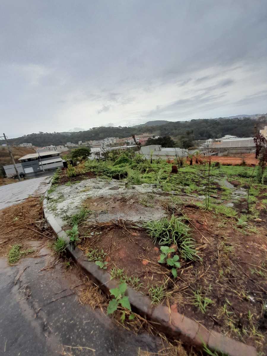 Terreno à venda com 448m² de terreno no Novo Centro, Santa Luzia — foto principal