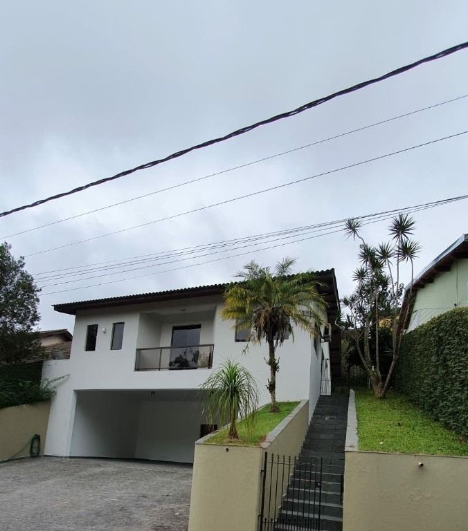 Casa à venda com 3 quartos, 1 suíte, 6 vagas e 183m² no Condomínio Country Club, Arujá (SP) — foto 2 de 20