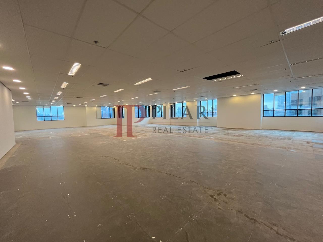 Andar para locação próximo a estação  