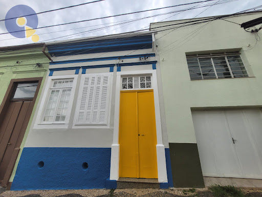 Casa próxima aos Cartórios  -  Amparo