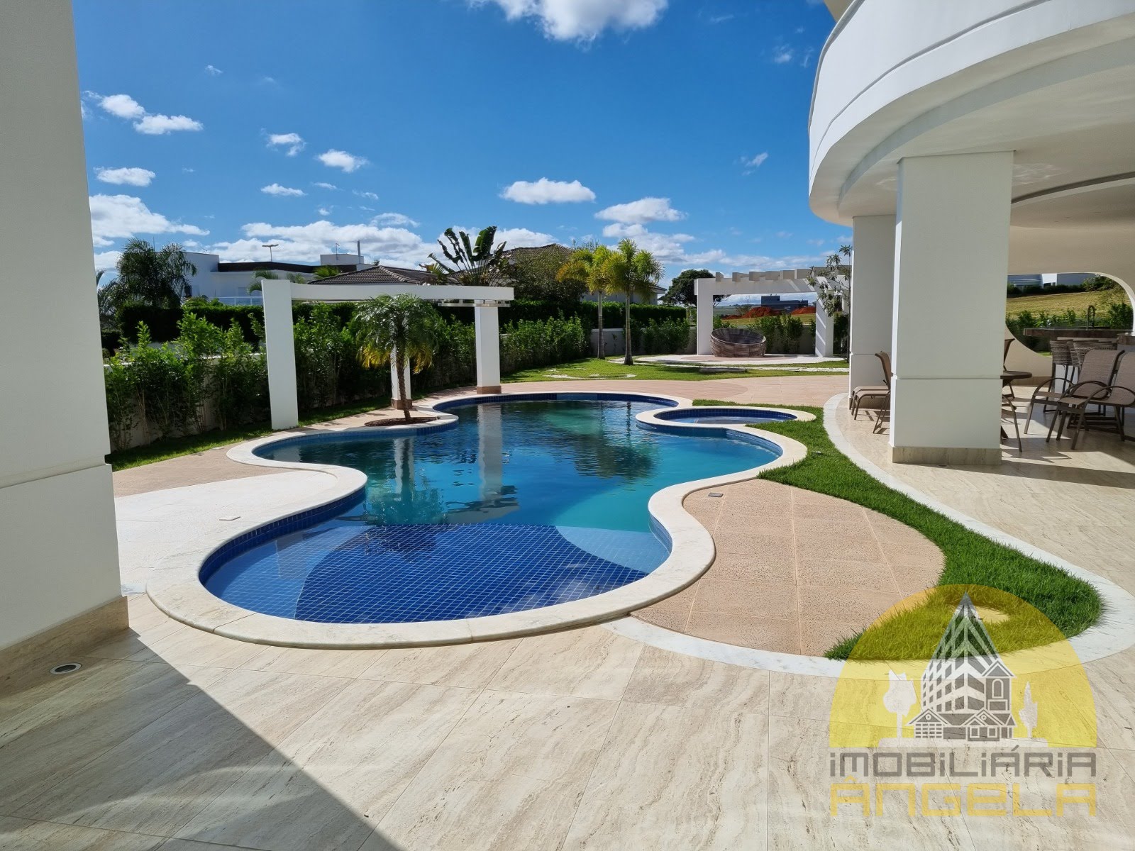 Área de piscina – 50m² 
