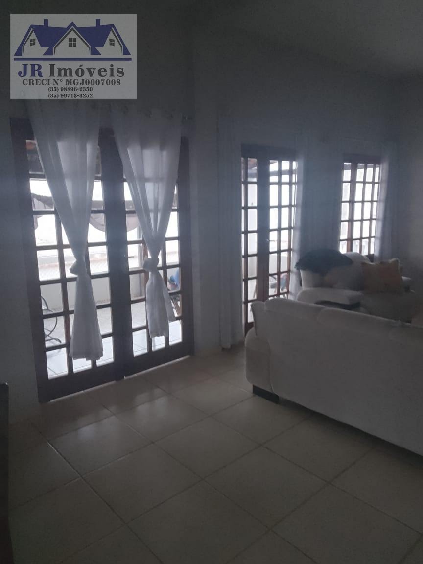 Casa à venda com 3 quartos, 1 suíte, 2 vagas e 300m² no Monte Castelo, Piranguçu (MG) — foto 3 de 25