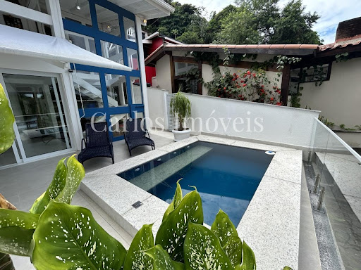 Casa Frente Mar para Temporada em Angra dos Reis / RJ no bairro Itanema