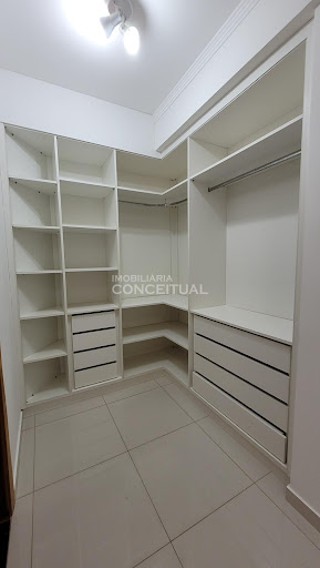 Quarto 1 - Armário