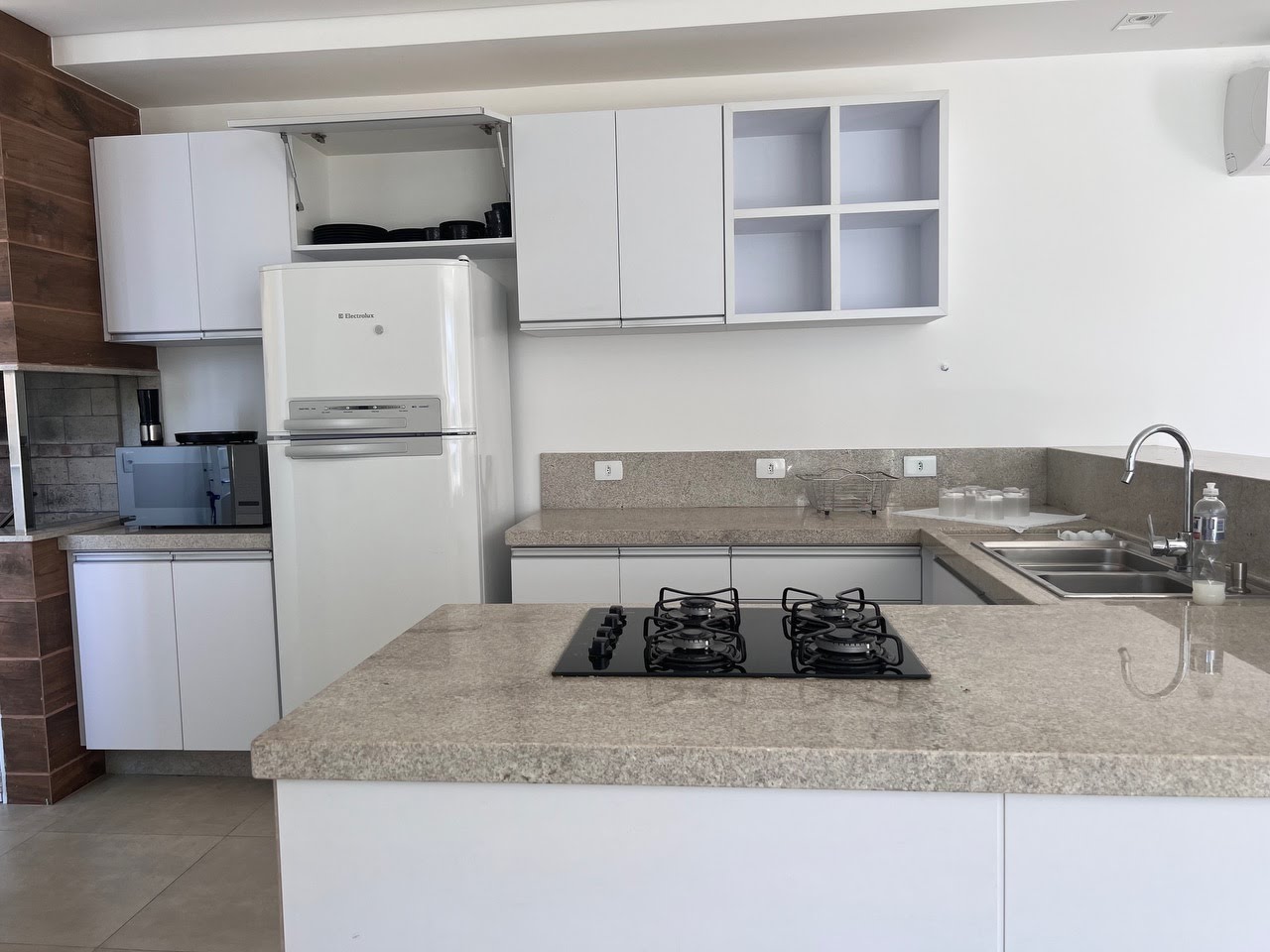 Casa à venda com 2 quartos, 1 suíte, 2 vagas e 180m² no Jurerê, Florianópolis (SC) — foto 13 de 17