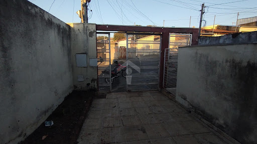 Descubra o ponto comercial perfeito para impulsionar o seu negócio em uma das regiões mais estratégicas de Alfenas! Localizado no Jardim São Carlos, este imóvel oferece 90m² de área útil, distribuídos