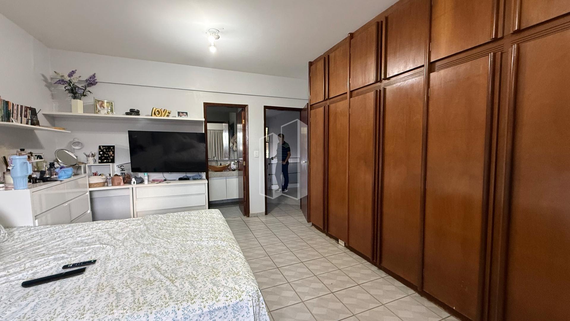 Casa à venda com 4 quartos, 3 suítes, 2 vagas e 224m² no Jardim América, Goiânia (GO) — foto 15 de 16