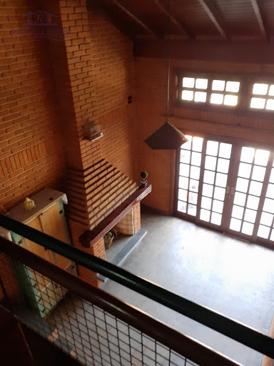 Sala com lareira 