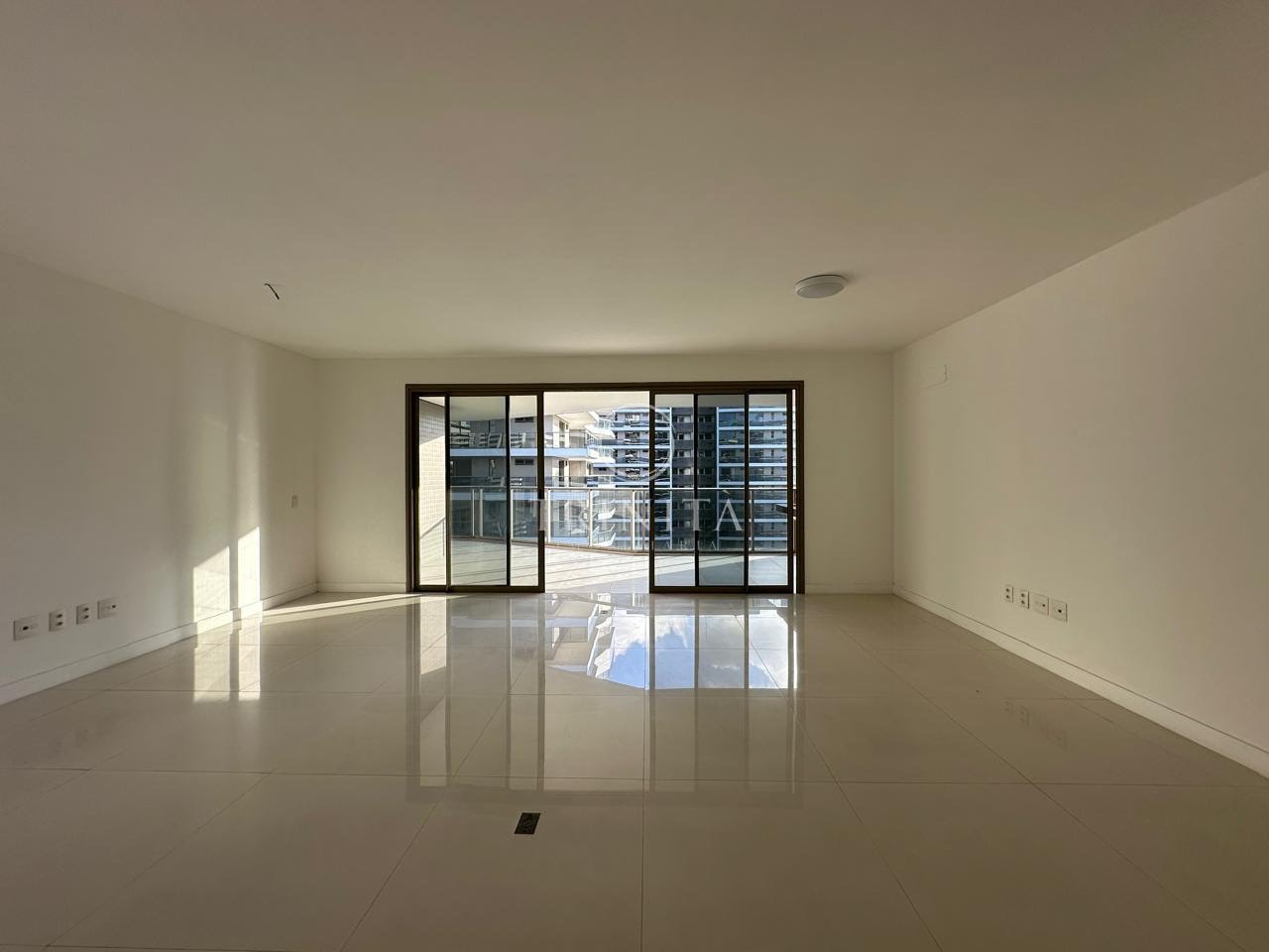 sala-trinitaimobiliaria-orobyornareilhapura
