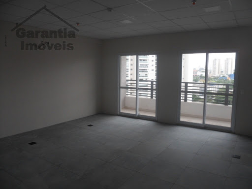 <p>Descubra a oportunidade de investir no coração de Osasco! Esta sala comercial, com 45m² de área útil, está localizada no Centro, uma das regiões mais valorizadas e estratégicas da cidade. Ideal par