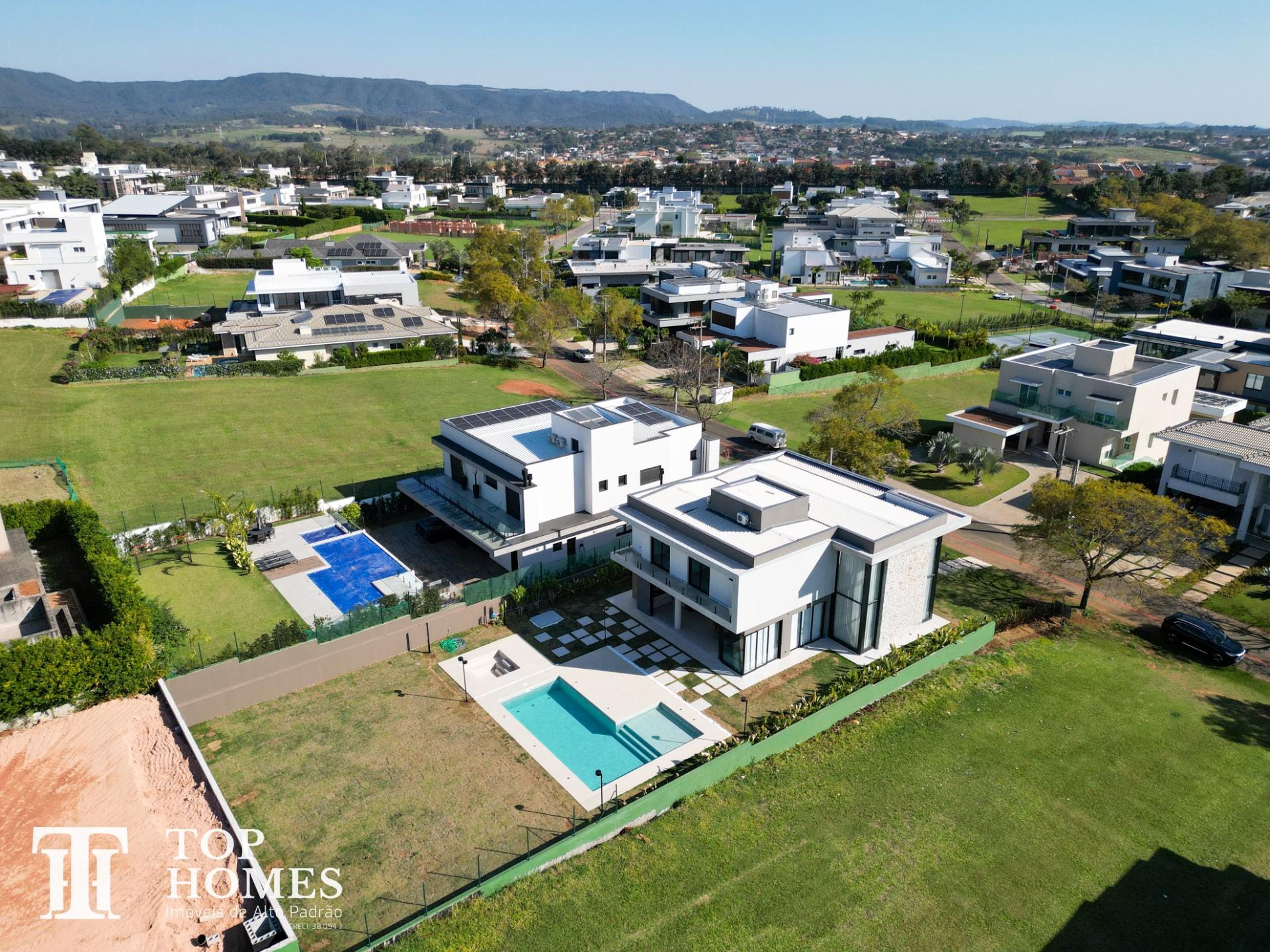Casa de alto padrão à venda no condomínio Portal Japy Golf Club em Cabreúva SP