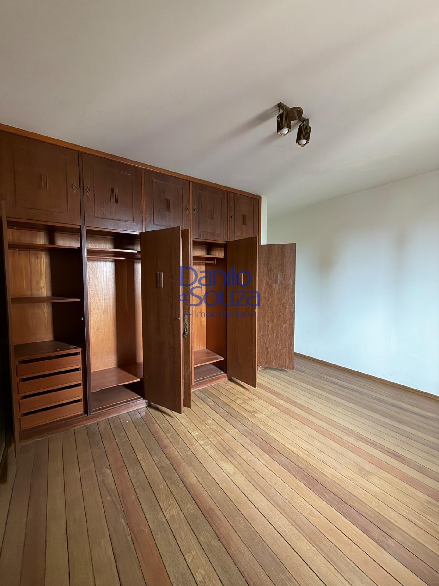 Casa à venda com 4 quartos, 3 suítes, 2 vagas e 344m² no São Cristóvão, Araxá (MG) — foto 15 de 29