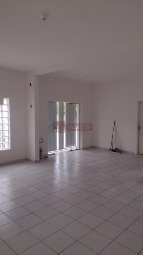 Prédio Comercial em Taubaté: 394m² à Venda ou Locação