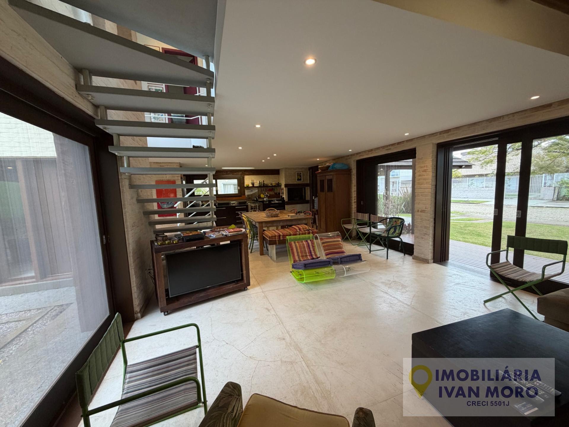 Casa à venda com 4 quartos, 2 suítes, 2 vagas e 210m² no Daniela, Florianópolis (SC) — foto 8 de 30