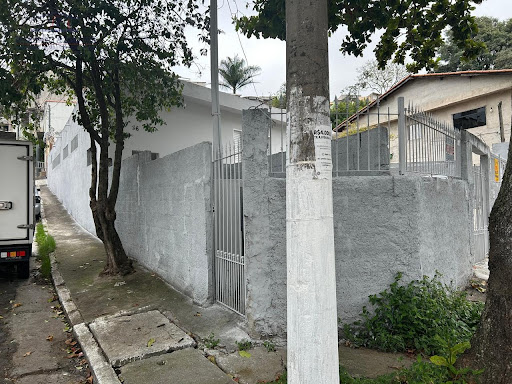 Lateral do terreno de esquina