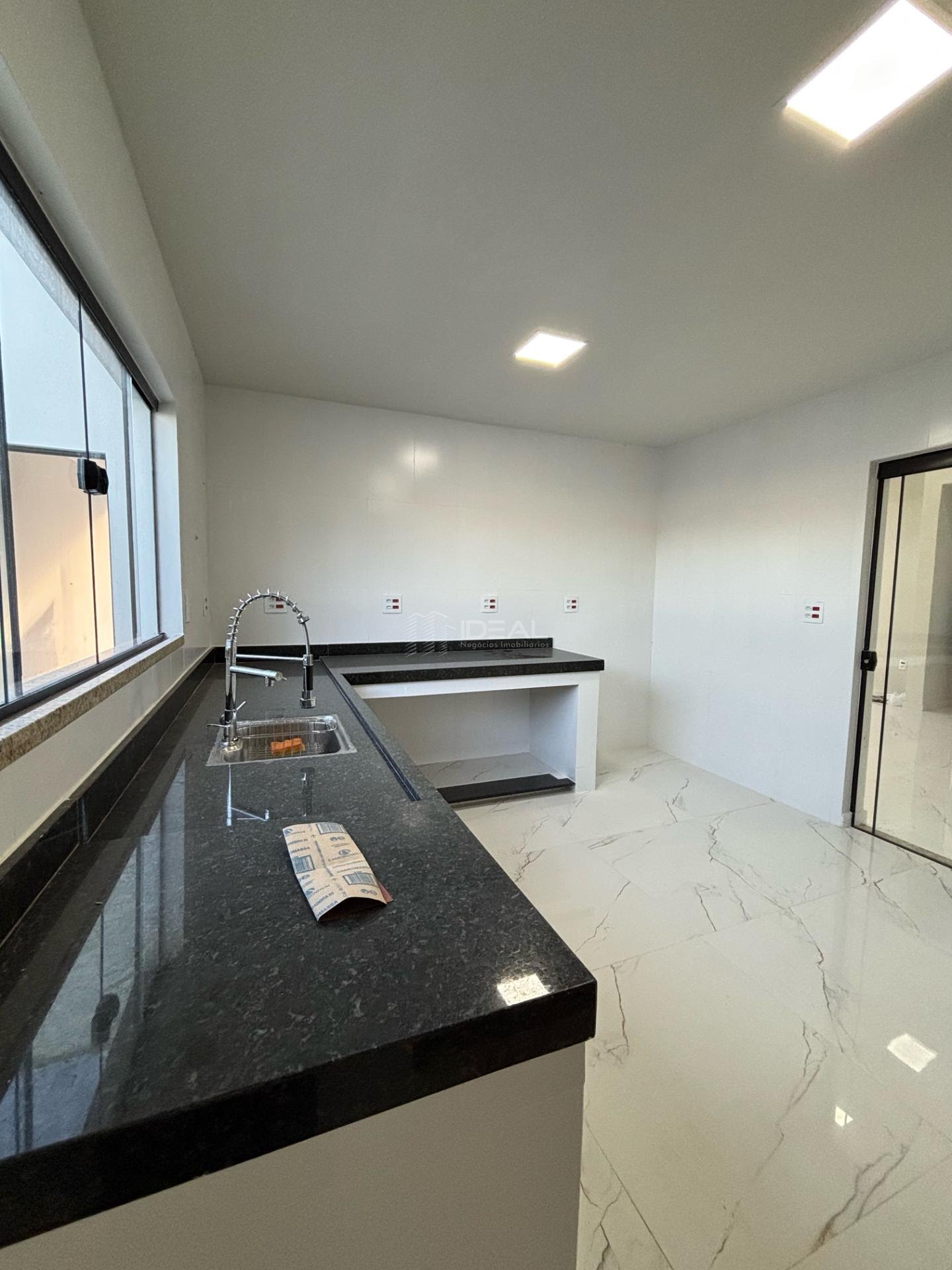 Casa à venda com 4 quartos, 3 suítes, 2 vagas e 221m² no Rodoviário, Campos dos Goytacazes (RJ) — foto 8 de 21