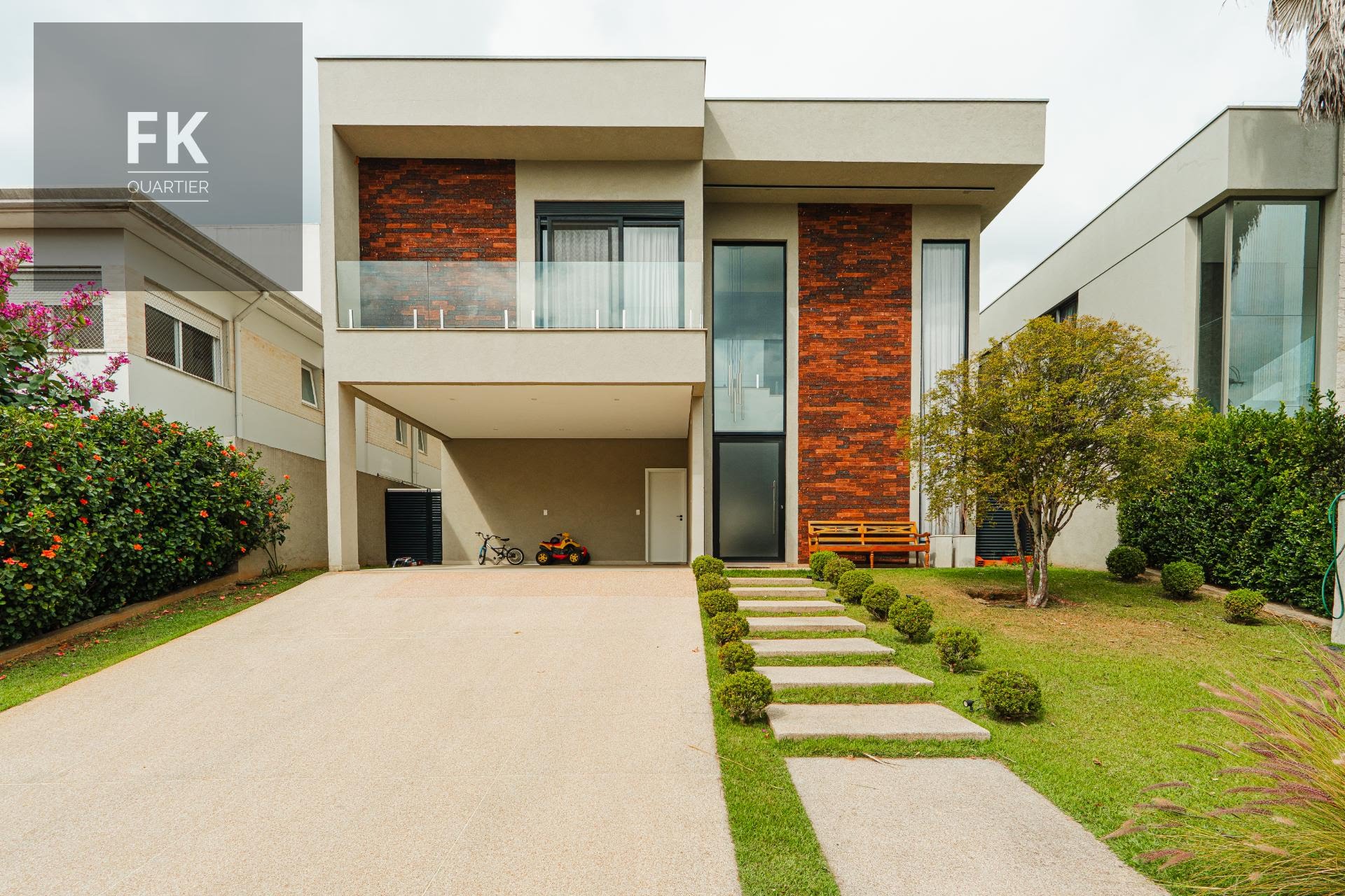 Casa à venda com 4 quartos, 7 banheiros, 4 vagas e 385m² no Colinas da Anhanguera, Santana de Parnaíba — foto principal