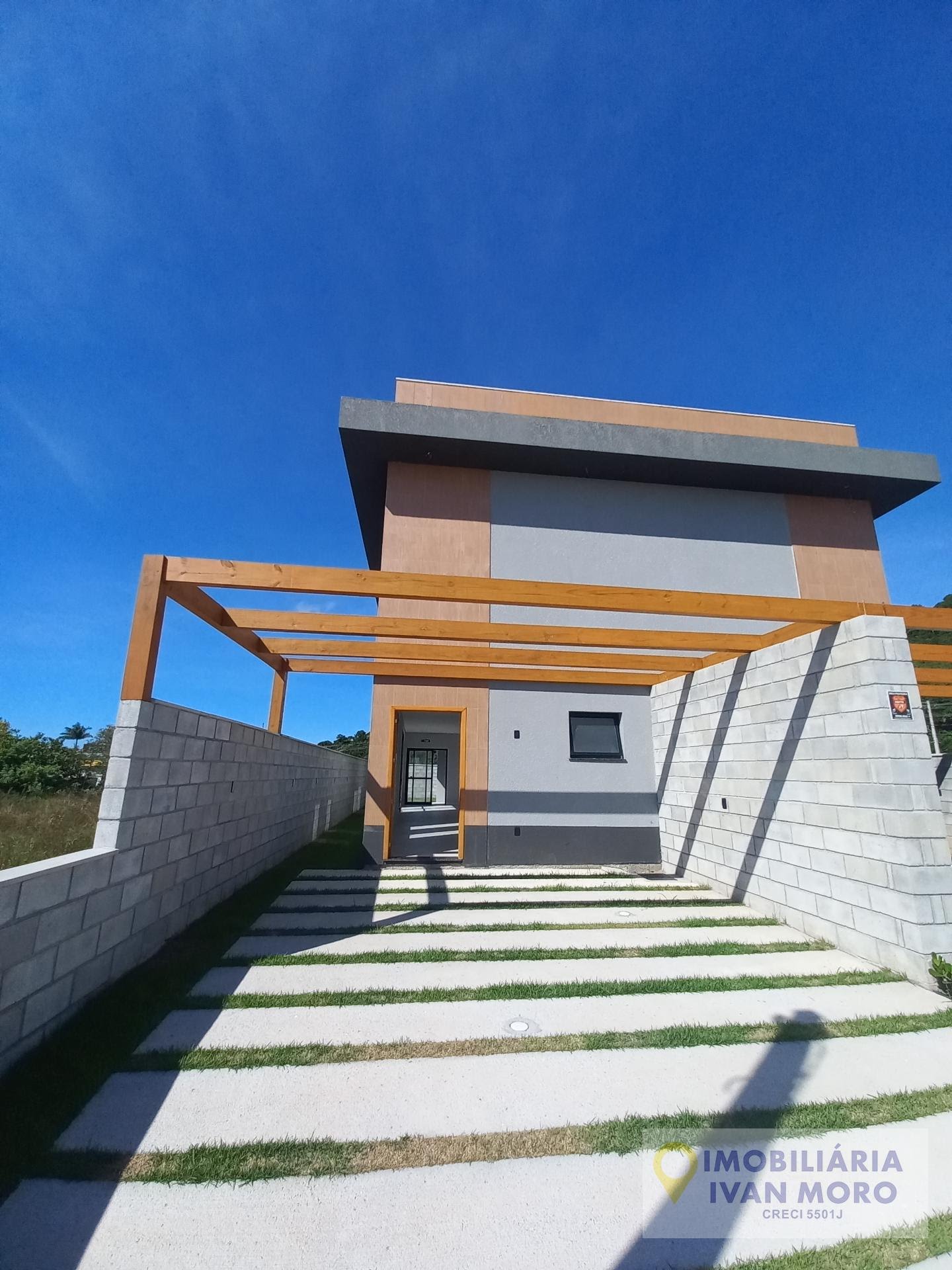 Casa à venda com 3 quartos, 4 banheiros, 2 vagas e 154m² no Canasvieiras, Florianópolis — foto principal