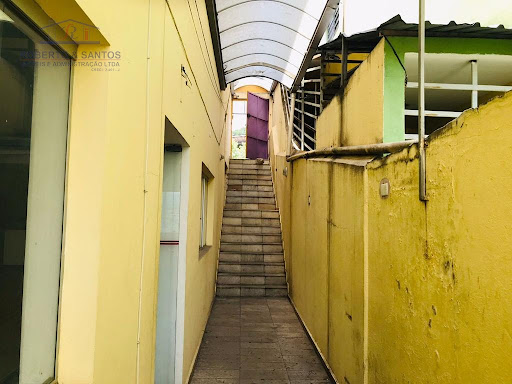 Escadas de acesso
