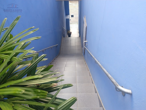 Escadas de acesso à Casa