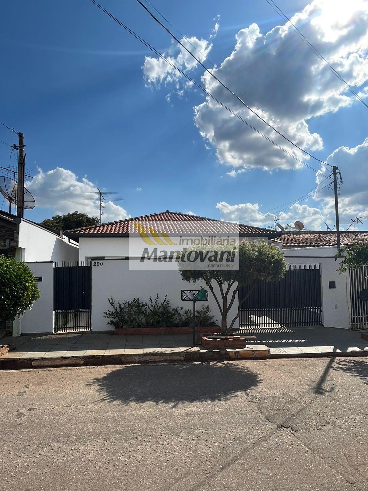 Casa à venda com 3 quartos, 2 banheiros, 2 vagas e 296m² no Jardim Fortunato Minghini, Tatuí — foto principal