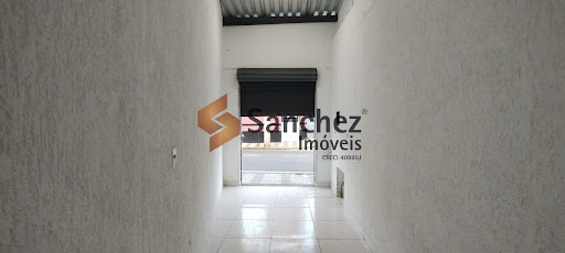 Salão no Centro em Mogi das Cruzes com 1 banheiro