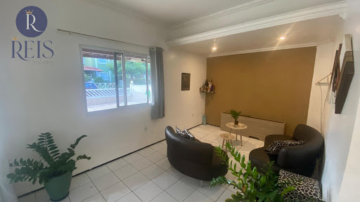 Casa Duplex em Condomínio, 4 Dormitórios e Boa Localização