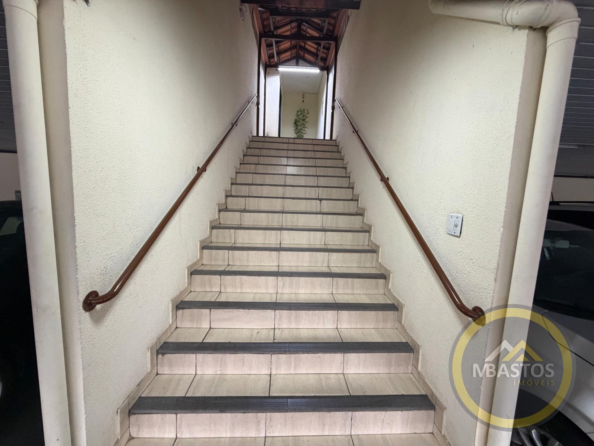 Escada de acesso ao hall