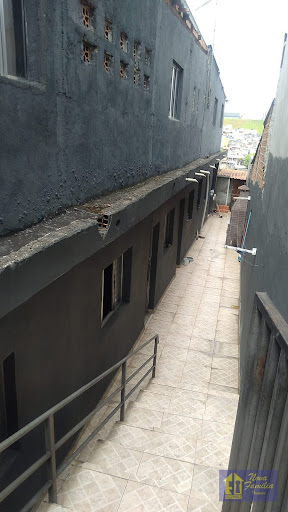 Casa em Jardim Cumbica - Guarulhos com 3 dormitórios e 1 banheiro por R$420 mil - Venda e Locação