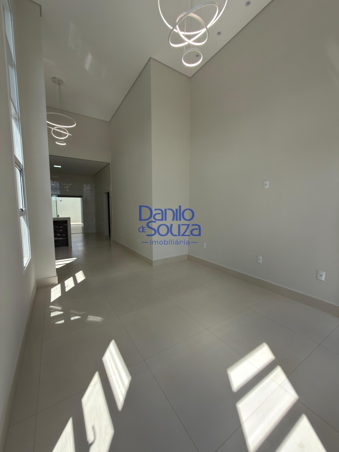 Casa à venda com 3 quartos, 1 suíte, 2 vagas e 240m² no Jardim Europa V, Araxá (MG) — foto 3 de 15