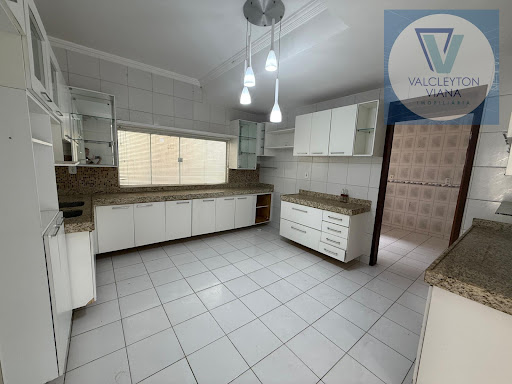 Casa Duplex à Venda no Derby Clube Sobral: 6 Suítes, 350m²