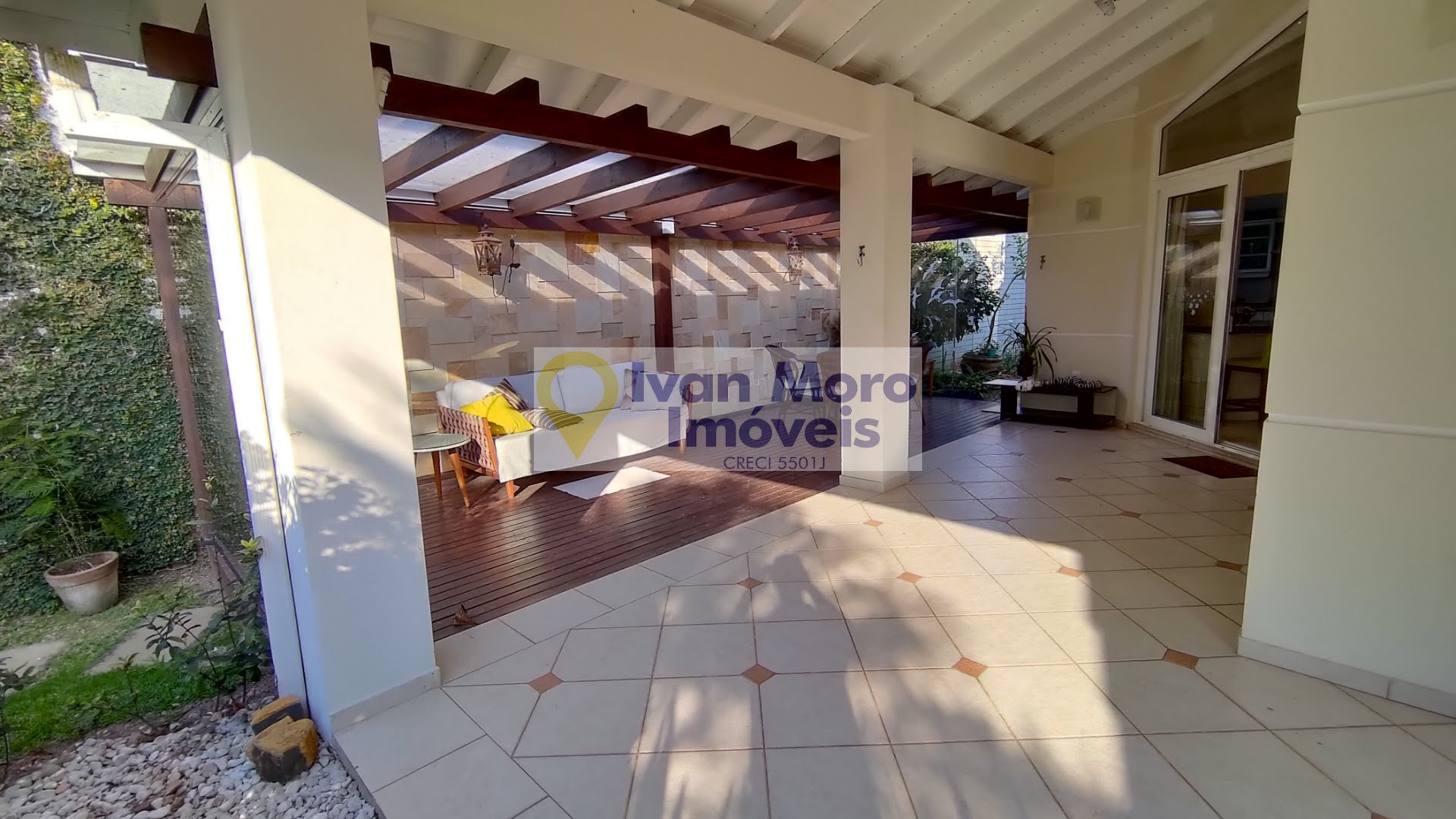 Casa à venda com 5 quartos, 5 suítes, 4 vagas e 276m² no Daniela, Florianópolis (SC) — foto 8 de 30