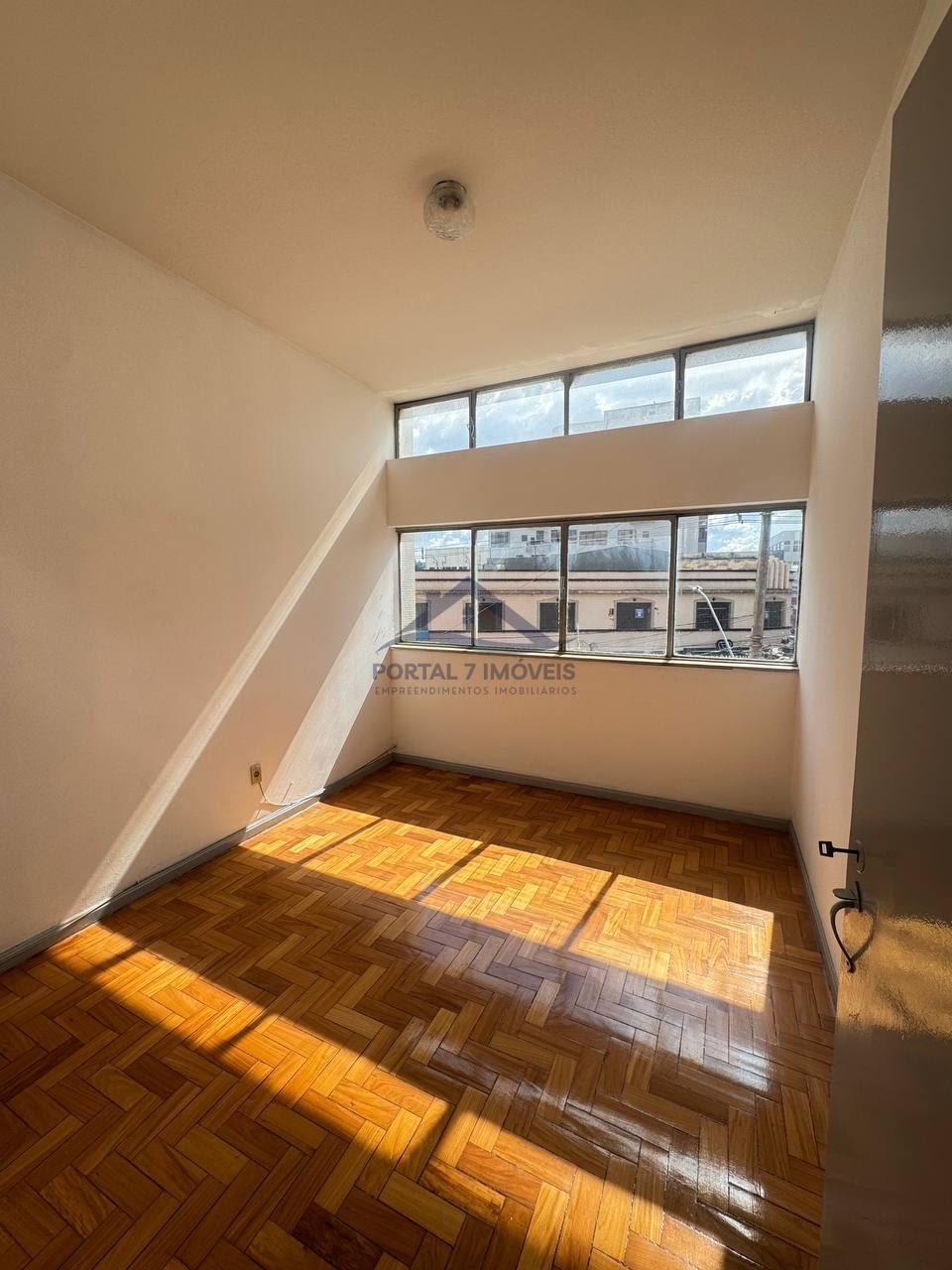 Apartamento à venda com 4 quartos, 2 banheiros e 130m² no Centro, Sete Lagoas (MG) — foto 3 de 16