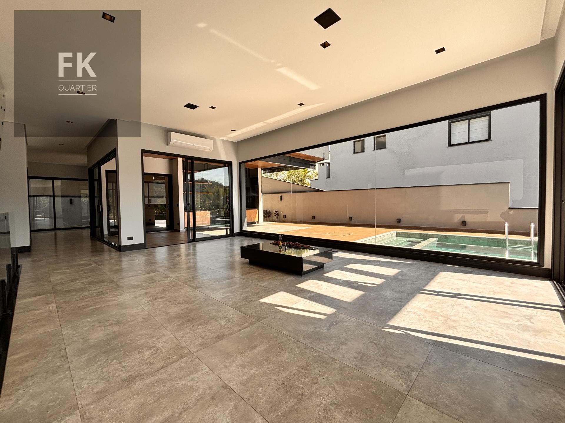 Casa à venda com 4 quartos, 4 suítes, 4 vagas e 370m² no Alphaville, Santana de Parnaíba (SP) — foto 3 de 30