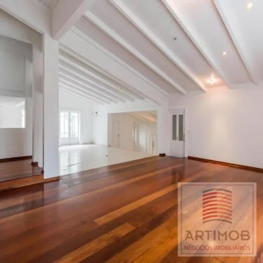 Casa à Venda no Jardim Guedala SP: 443m², 3 Suítes, 5 Banheiros