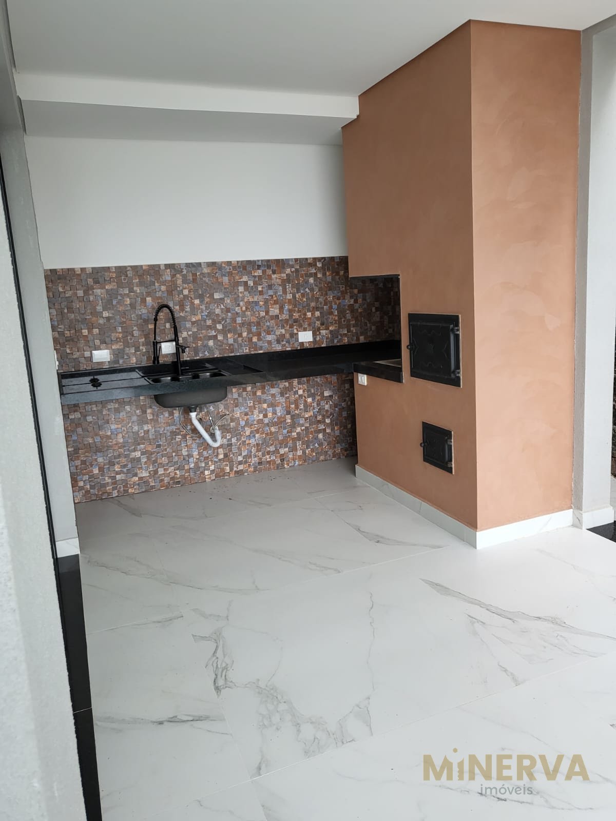 Casa à venda com 3 quartos, 3 suítes, 4 vagas e 355m² no Jardim Via Dutra, Arujá (SP) — foto 10 de 23